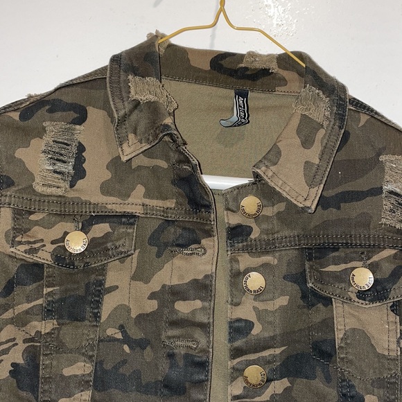 Fashion nova camo distressed denim jacket - Picture 2 of 5